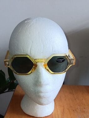 A.J. Morgan Translucent Sunglasses UV400 Yellow Hexagonal